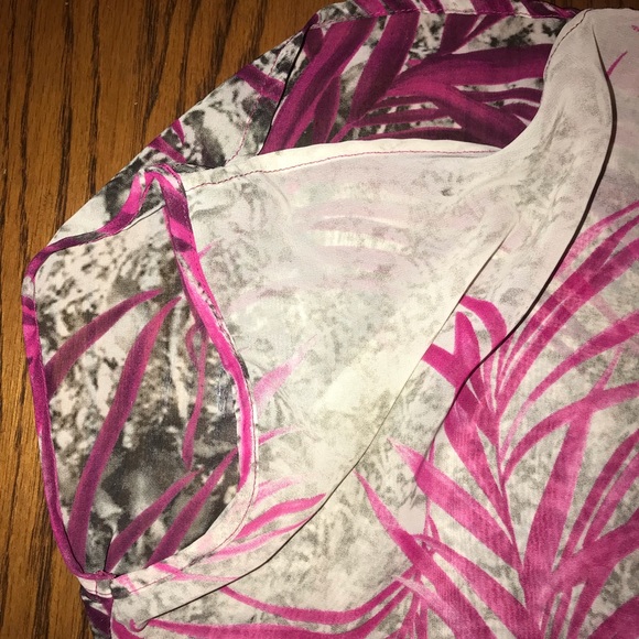 EUC Cold Shoulder Short Sleeve Elastic Hem V-Neck Top Shirt Size L - so cute! - Picture 3 of 8